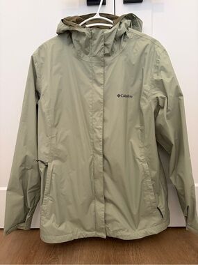 Columbia Women's Sage Green Hooded Rain Jacket
